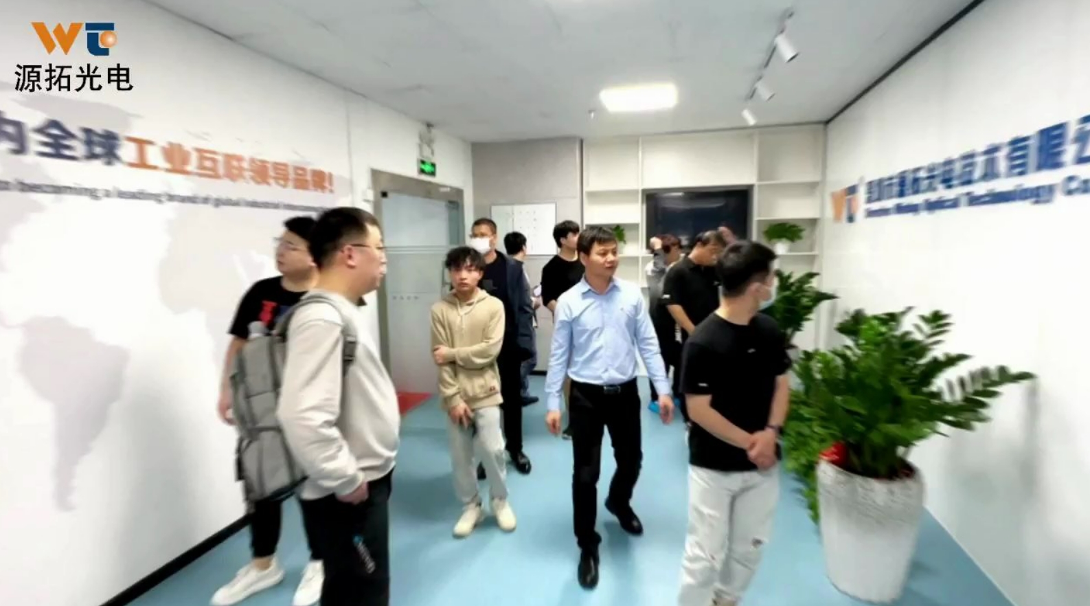 参观工业交换机车间